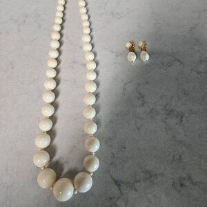 CREAM GRADUATED BEAD 31" L NECKLACE WITH MATCHING CROWN TRIFARI CLIP-ON EARRINGS